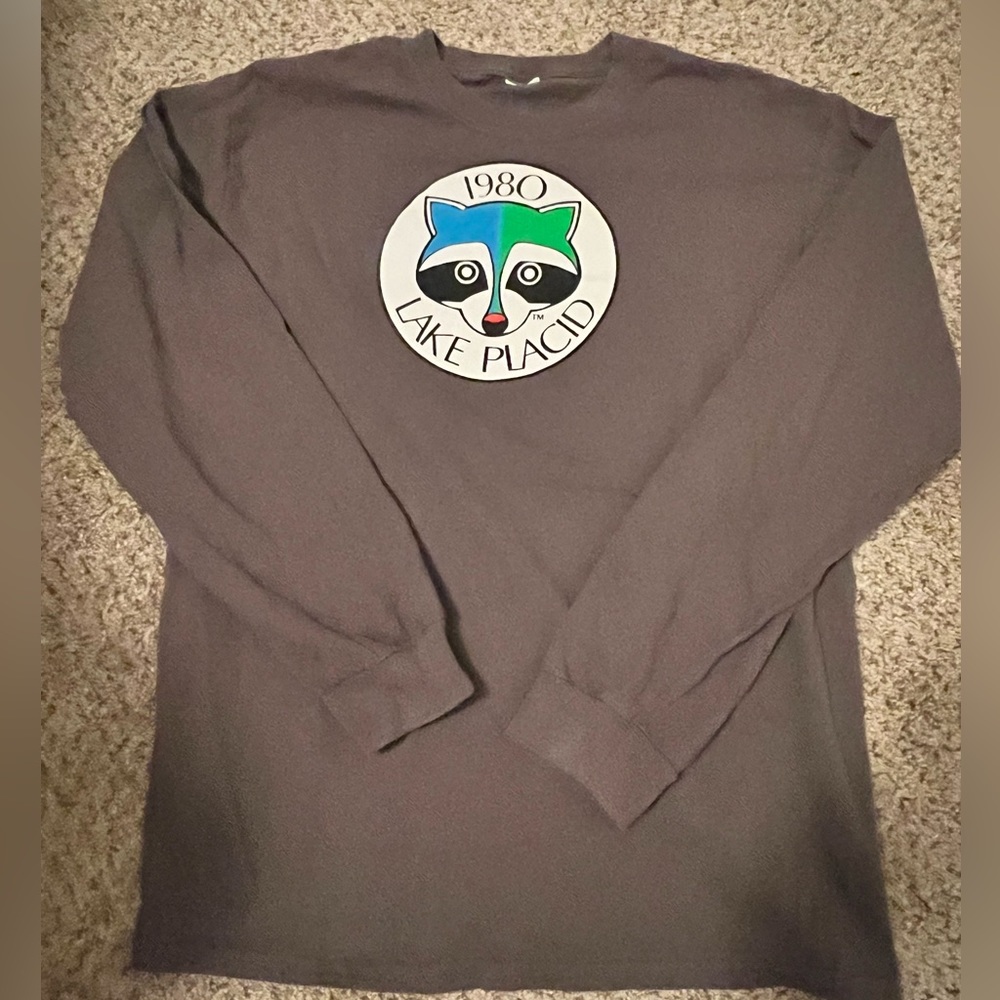 Long sleeve tee with vintage logo